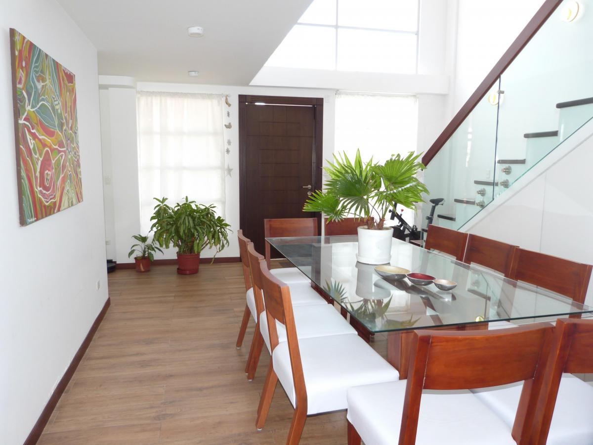 Tumbaco Casa en Venta 341 m² en Conjunto Moderna Patio — imagen 4