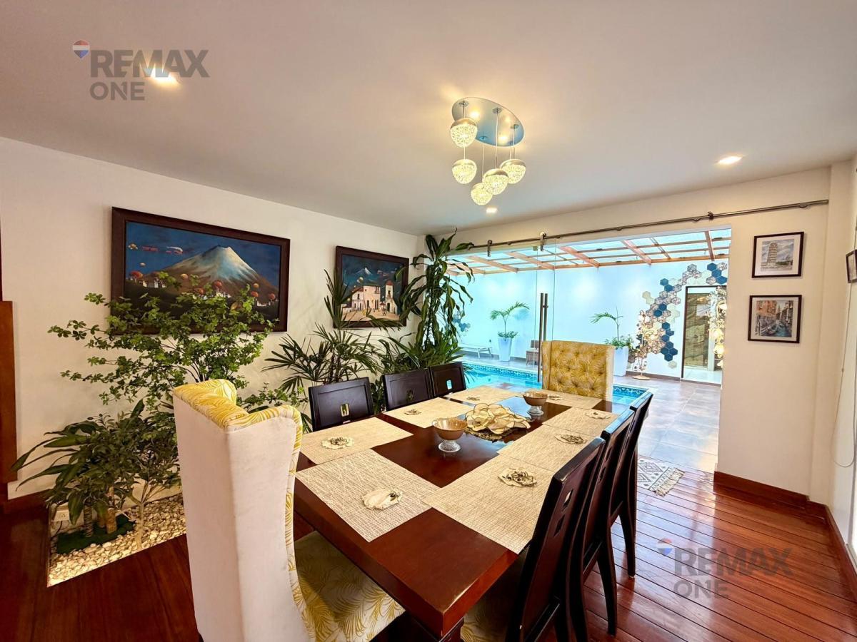 En Venta Casa de Lujo en Colinas de Challuabamba, Azuay — imagen 4