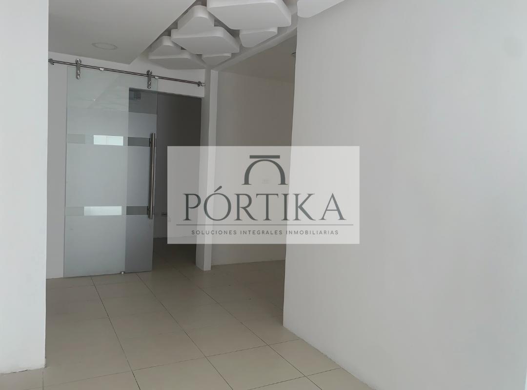Venta Oficina con Divisiones - Emporium - Puerto Santa Ana, Guayas — imagen 4
