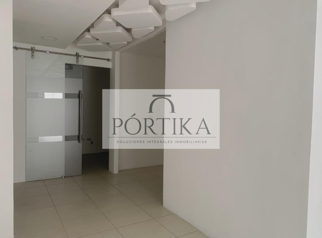 Venta Oficina con Divisiones - Emporium - Puerto Santa Ana, Guayas — imagen 3