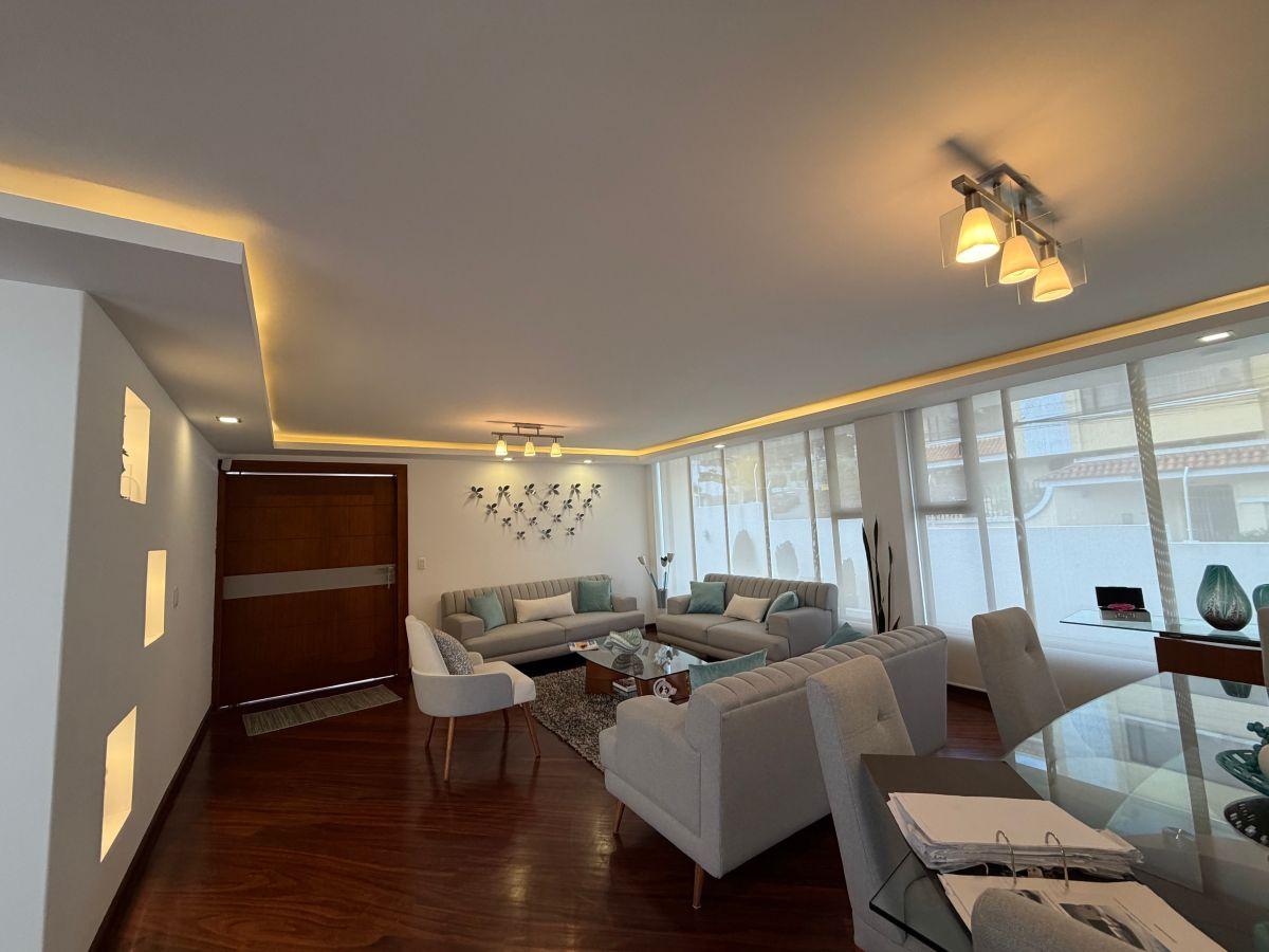 Casa en Venta Urbanización El Condado 4 Dorm. Totalmente Remodelada — imagen 4