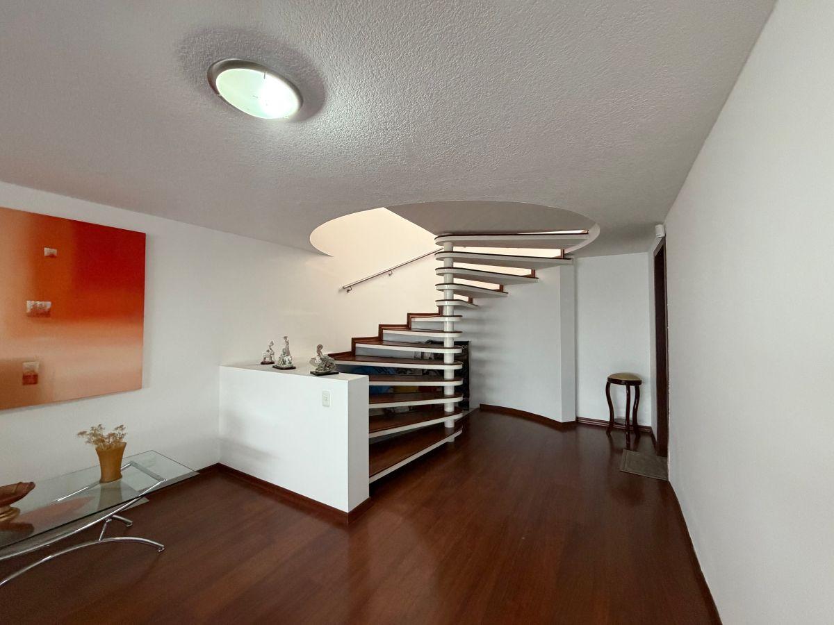 Casa en Venta Urbanización El Condado 4 Dorm. Totalmente Remodelada — imagen 3