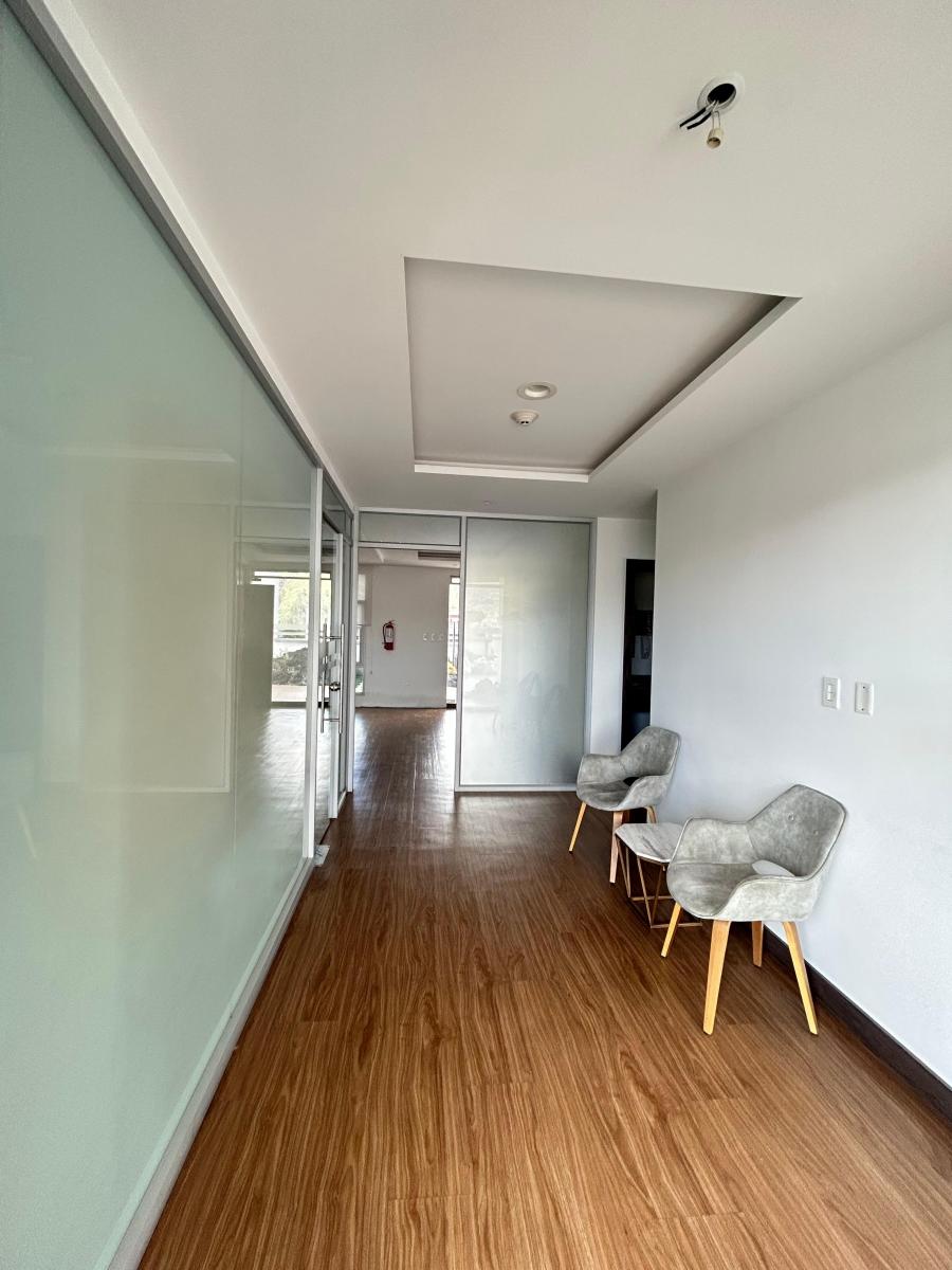 Venta La Floresta Amplia Oficina Moderna a Estrenar - Business Center — imagen 4