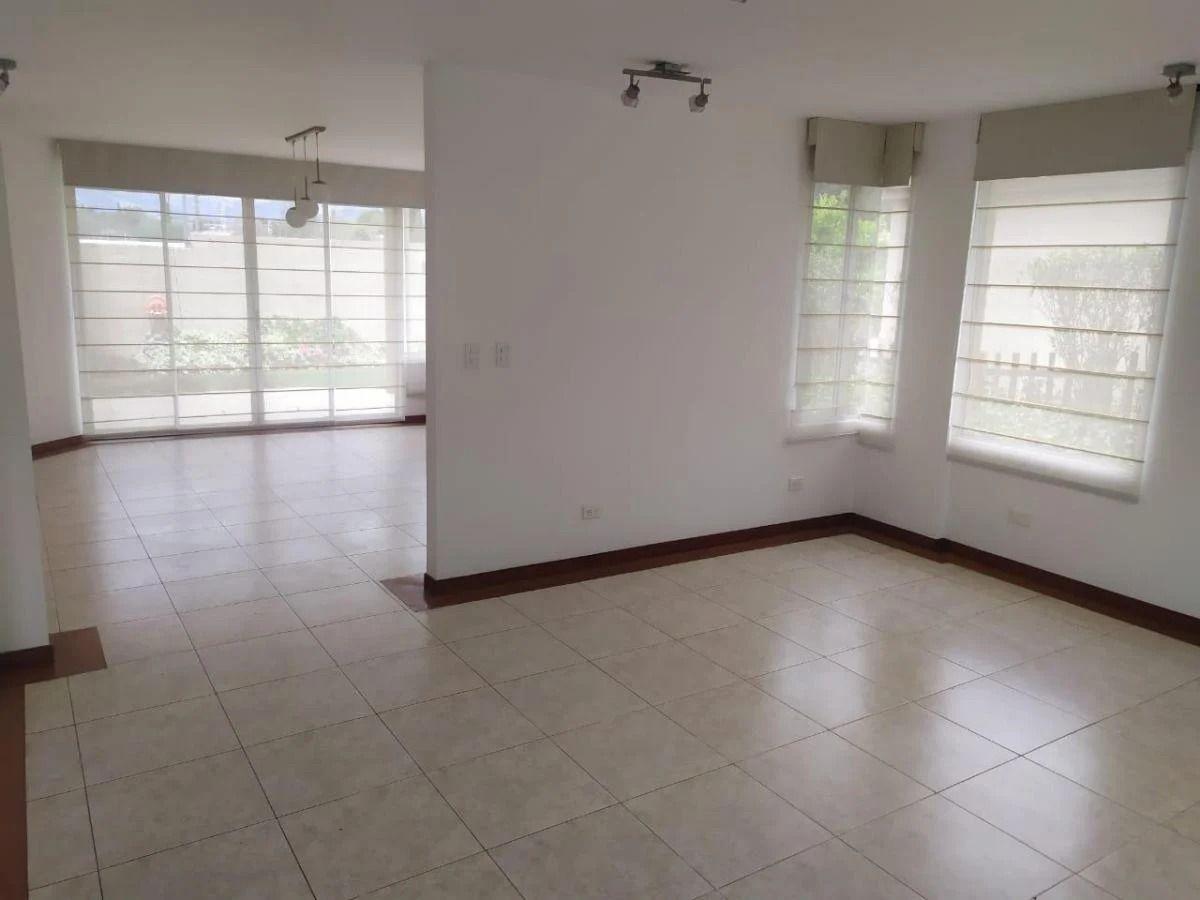 Cumbayá Sector Santa Inés Casa en Venta 3 Dorm. Sala Tv en Conjunto Jardín — imagen 4