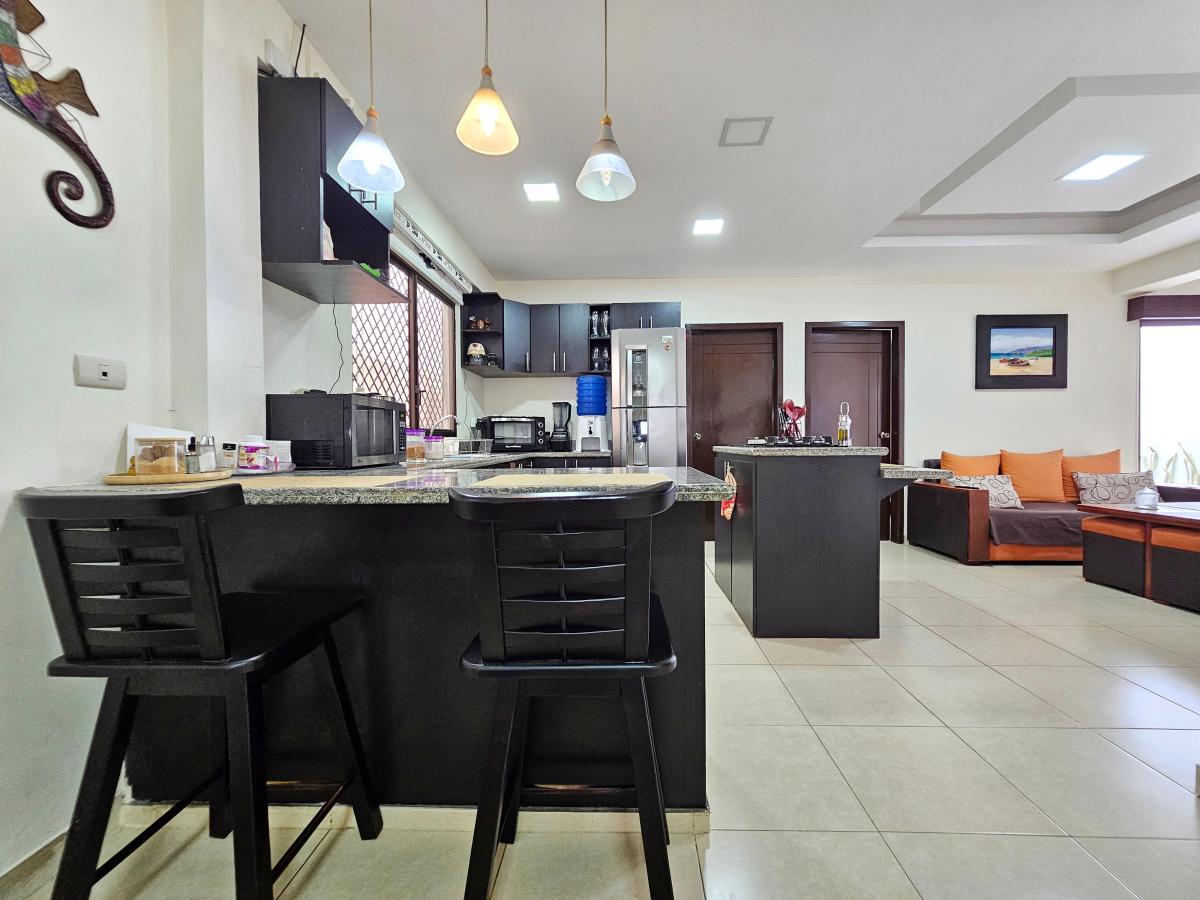 Precio Rebajado Vendo Hermosa Casa con Piscina y Suites en Salinas — imagen 4