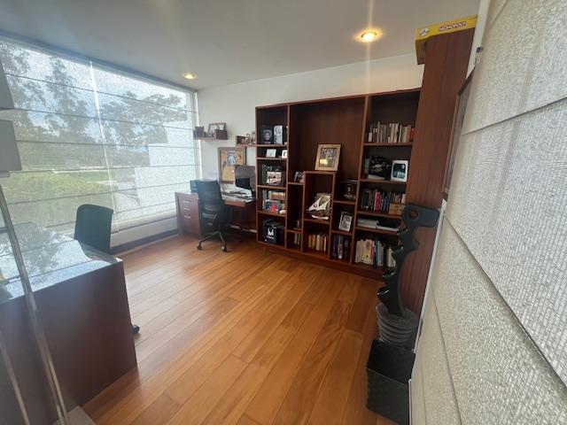 Venta, Moderna Casa Amplio Jardin Sector Rancho San Francisco — imagen 5