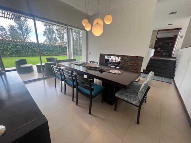 Venta, Moderna Casa Amplio Jardin Sector Rancho San Francisco — imagen 3