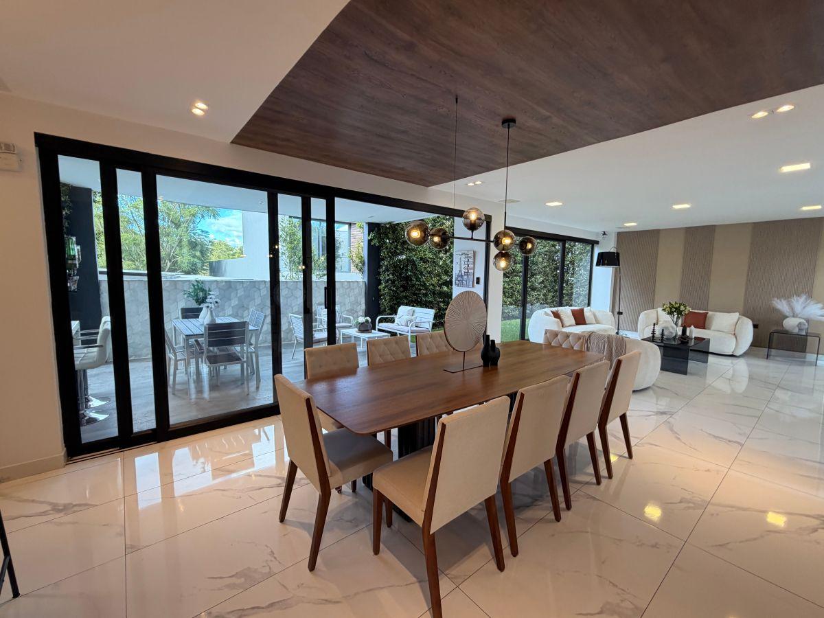Venta Moderna Casa de 4 Dorm. Cerca de Arrayanes en Puembo / Sharon Reed — imagen 4