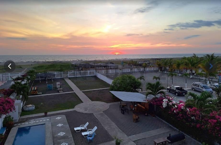 Venta de Terreno en Urb. Arenas del Pacífico, Playas, Guayas — imagen 4