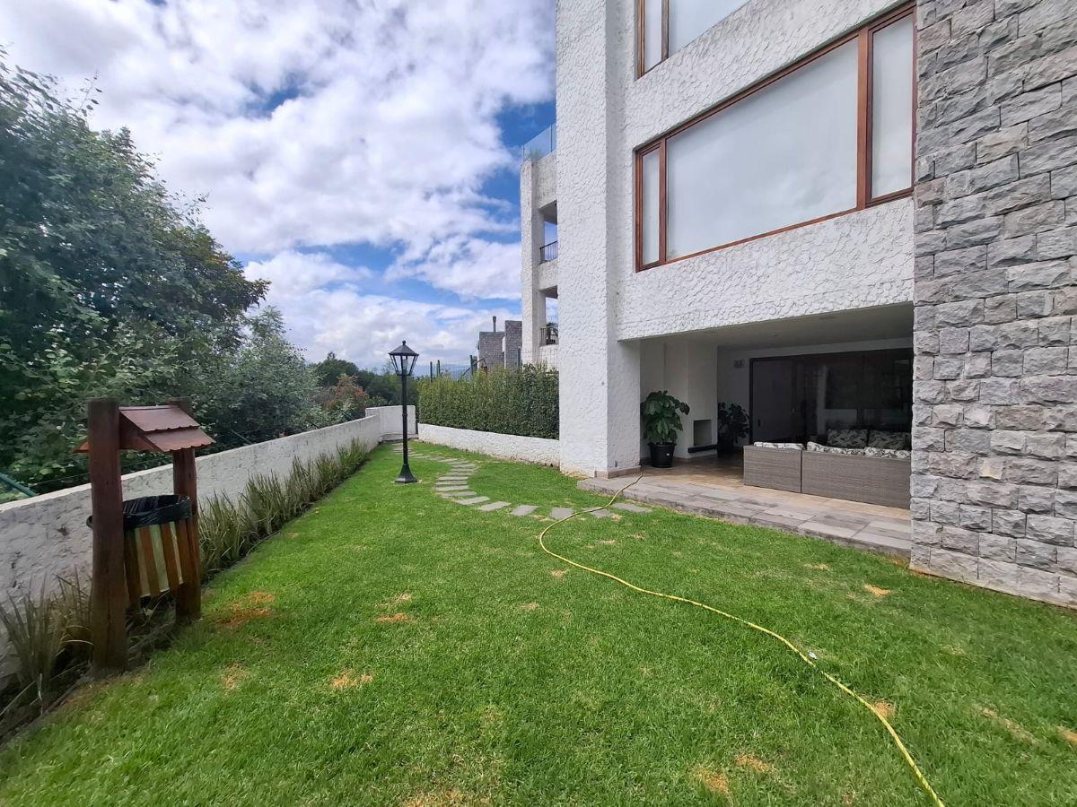 327 m Cuadrados de Lujo, Áreas Cubiertas y Patio en El Corazón de Cumbayá — imagen 5