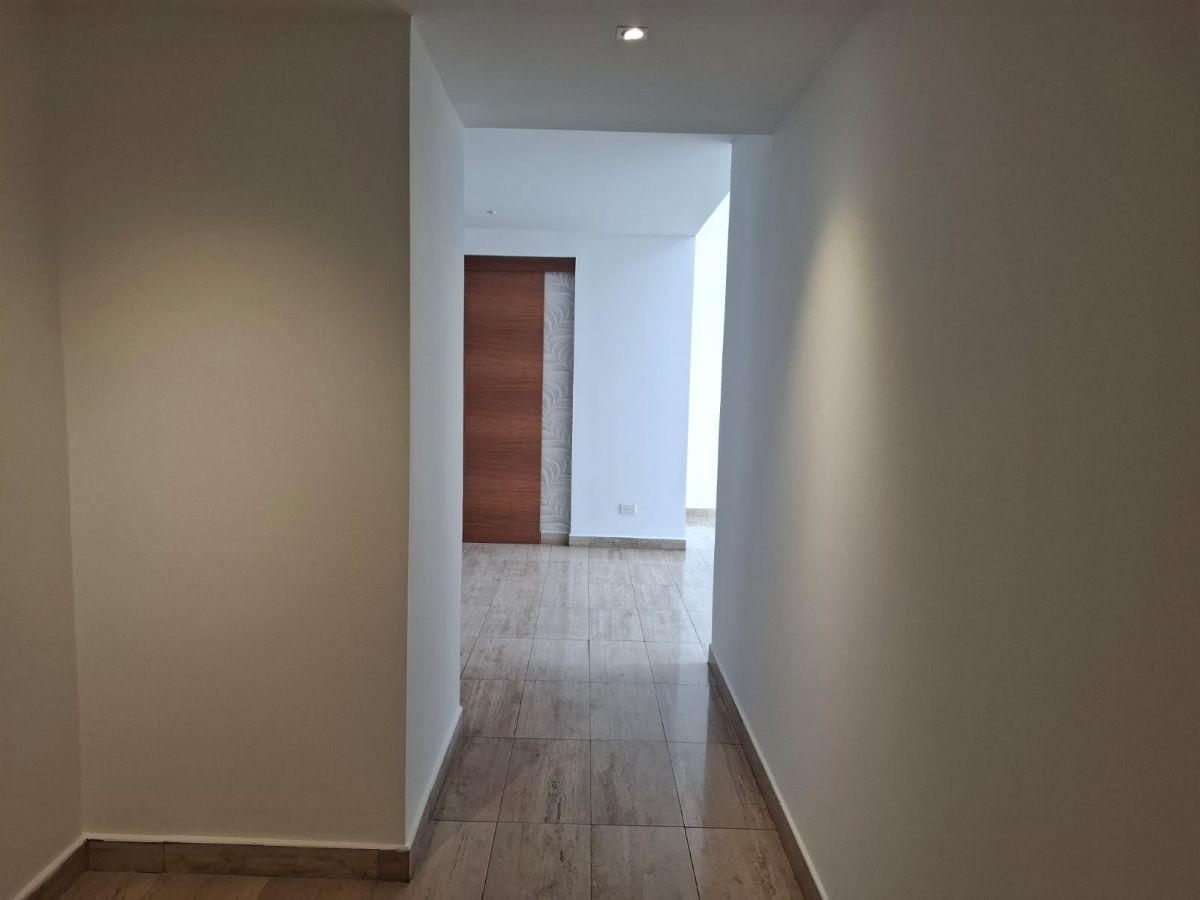 327 m Cuadrados de Lujo, Áreas Cubiertas y Patio en El Corazón de Cumbayá — imagen 3