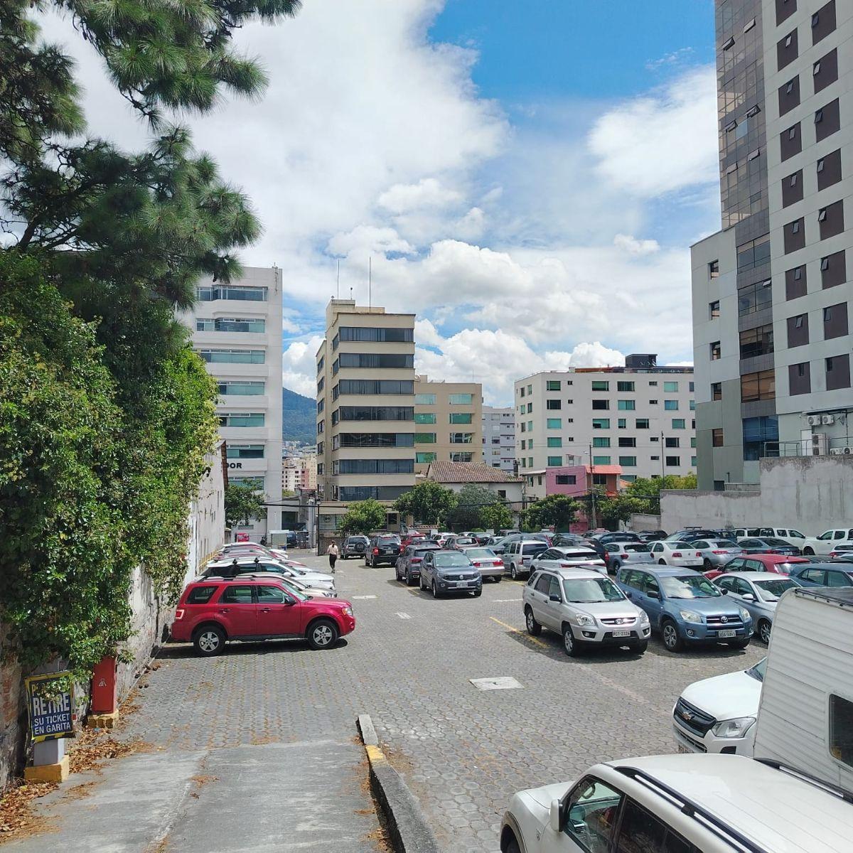 Vendo Gran Terreno en La Av 12 de Octubre Sector de Primera — imagen 4
