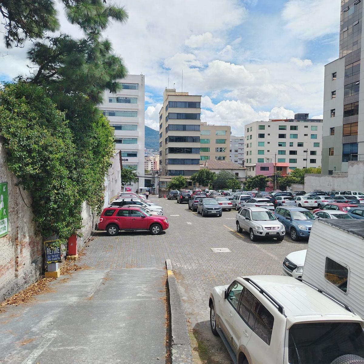 Vendo Gran Terreno en La Av 12 de Octubre Sector de Primera — imagen 3