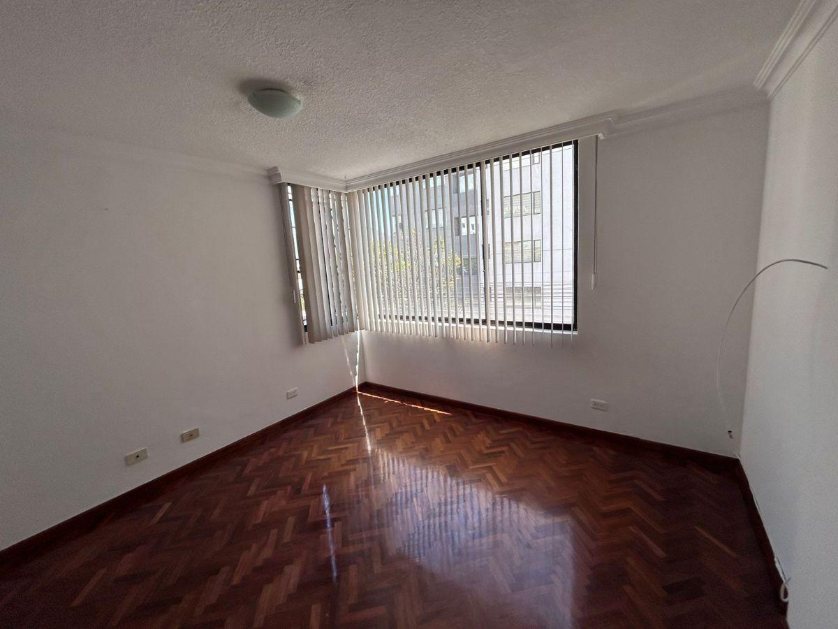 Amplio Departamento Remodelado en Venta — imagen 3