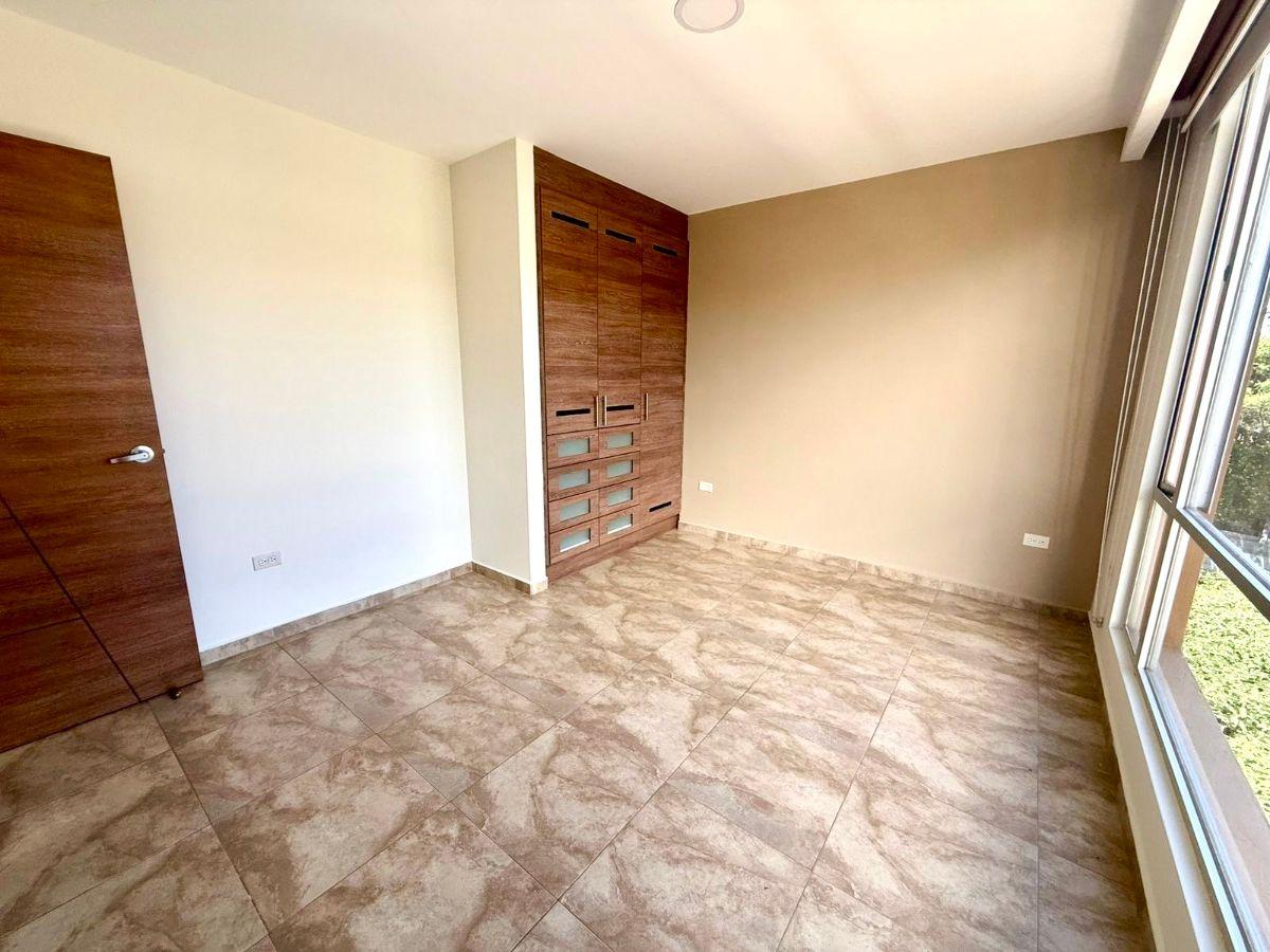 Departamento en Venta 136 m Más Terraza 73 m La Primavera - Cumbayá — imagen 3