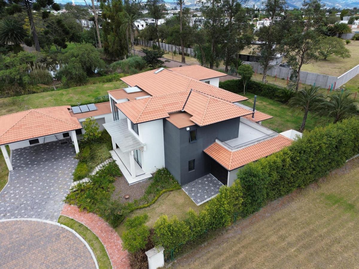 Casa de Venta Dentro de Urbanización Exclusiva en Puembo. en El Mejor Sector de Puembo — imagen 5