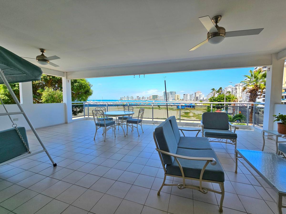 Vendo Espectacular Casa de 3 Pisos Al Pie del Mar en El Malecon de Salinas — imagen 5
