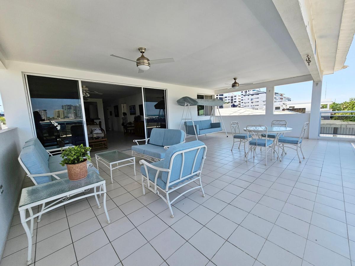 Vendo Espectacular Casa de 3 Pisos Al Pie del Mar en El Malecon de Salinas — imagen 3