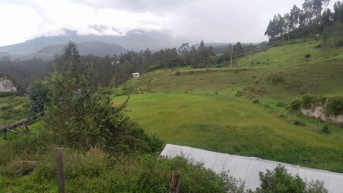 En San Pablo, con Hermosa Vista a La Laguna Se Vende, Imbabura — imagen 4