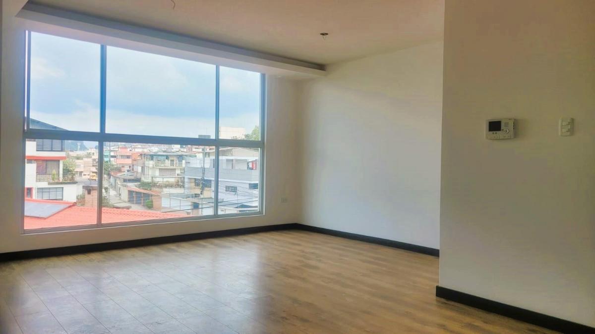 Vendo Departamento 3 Dorm. 130 m² La Jipijapa Cerca Hotel Savoy Inn, Vista Panorámica. Provincia de Pichincha — imagen 3