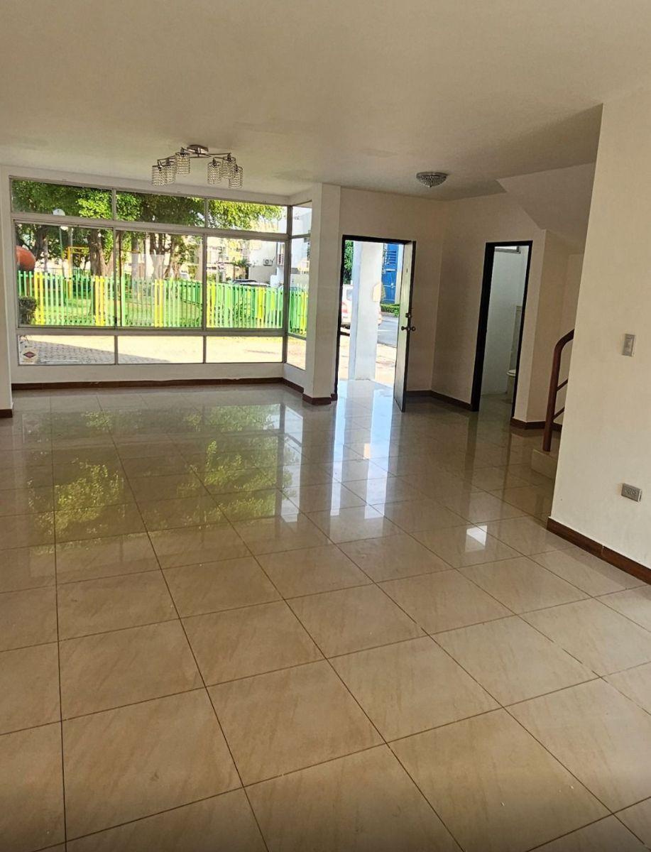 Casa Esquinera en Venta con 3 Dorm. en Urb. Matices - V. Gil, Guayas — imagen 5