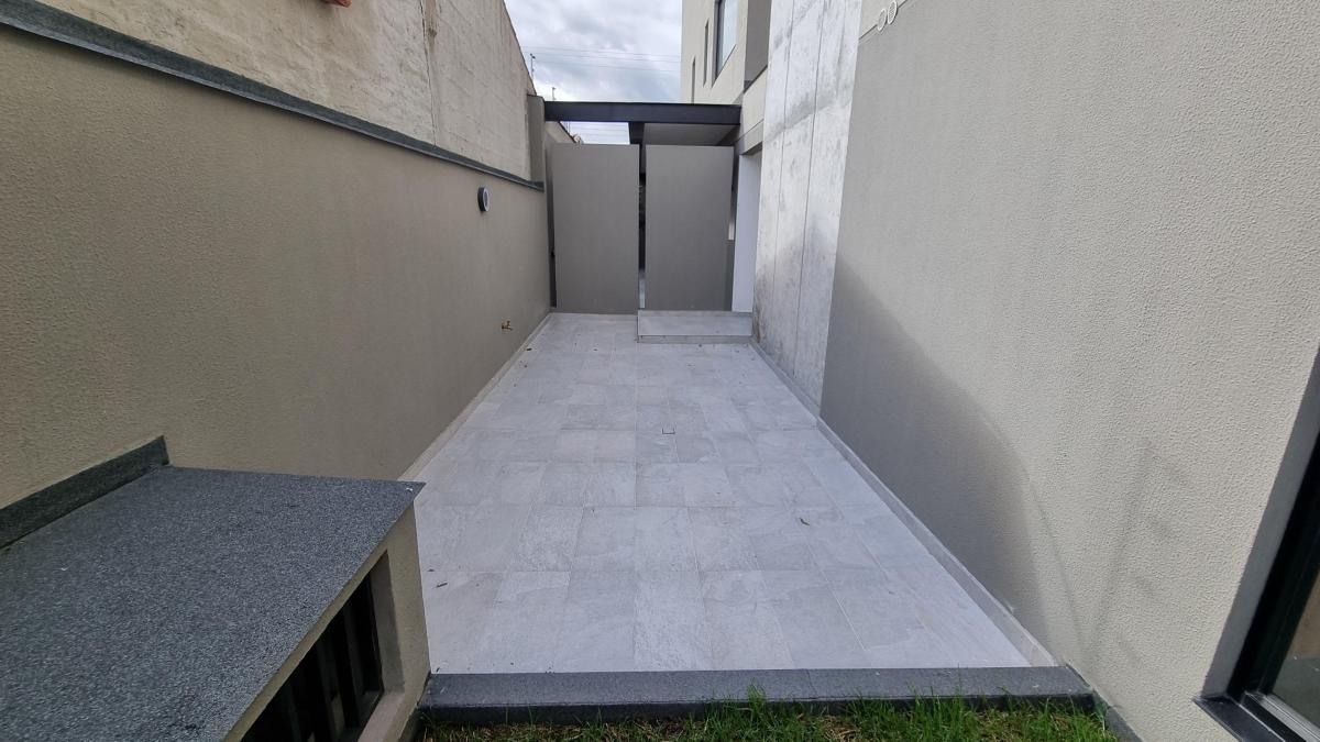 Departamento Nuevo en Venta con Patio en Cumbayá — imagen 3