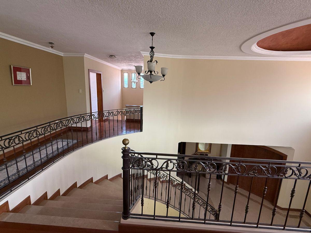 Vendo Casa Elegante, de Lujo urbanización Exclusiva Cumbaya, alta Seguridad, Vistas Canchas — imagen 3
