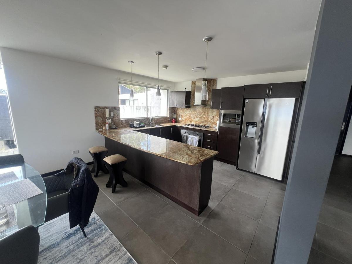 Depventa Departamento en San Juan de Cumbaya (Linda Vista) Artamento — imagen 3
