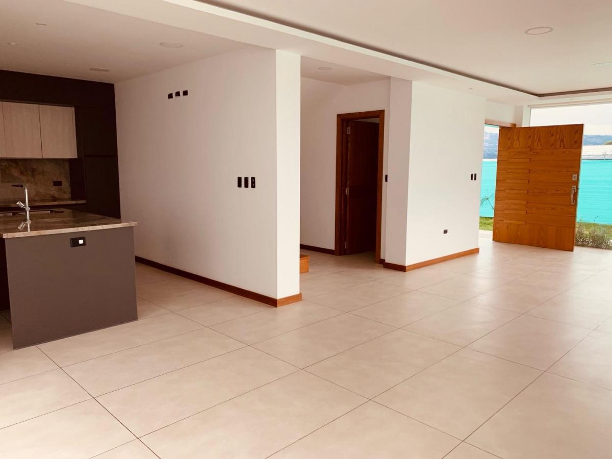 Mjr Venta Casa Tumbaco 3 Dorm. — imagen 3