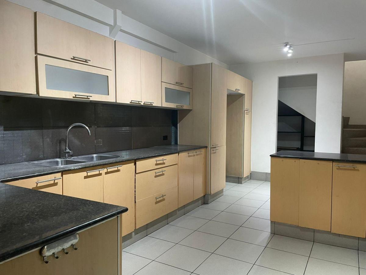 Venta de Casa Urdesa con Uso de Suelo Mixto, Guayas — imagen 4