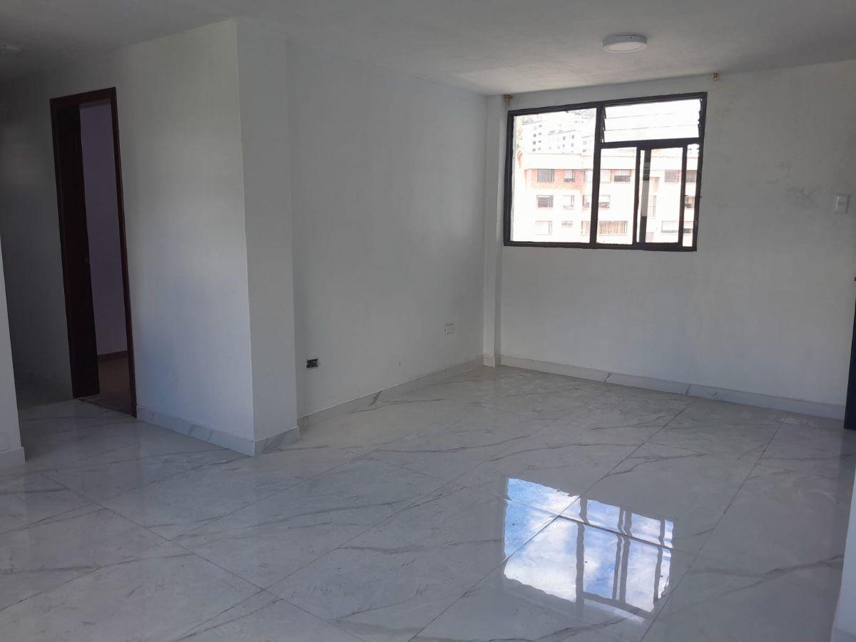 Vendo Departamento Remodelado con Parqueadero y Secadero Hermosa Vista a La Ciudad, Av de Los Grana — imagen 3
