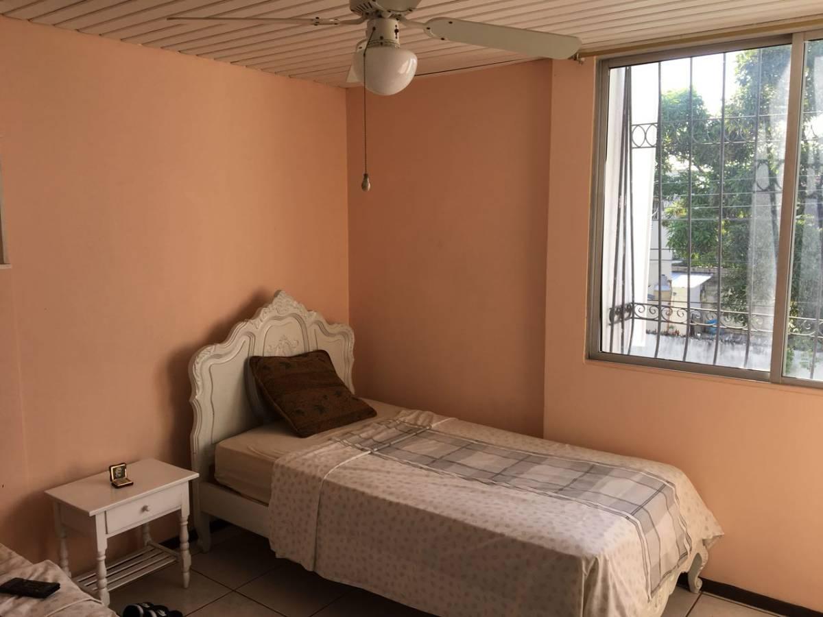 Venta Casa en El Sur 4 Dorm. con Amplio Patio, Guayas — imagen 3
