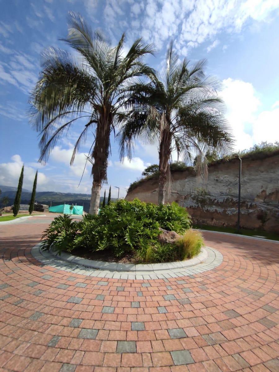 Vendo en Cumbaya, Terreno 1.171 m², con Vista, Sector Santa Ines! Excelente Opción! — imagen 4