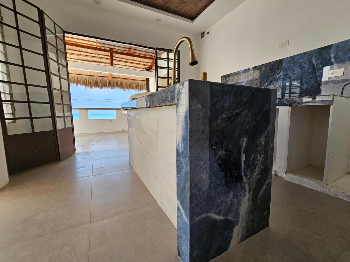 Se Vende Hermosa Casa con Vista Al Mar Unica a Precio Reducido en Salinas — imagen 5