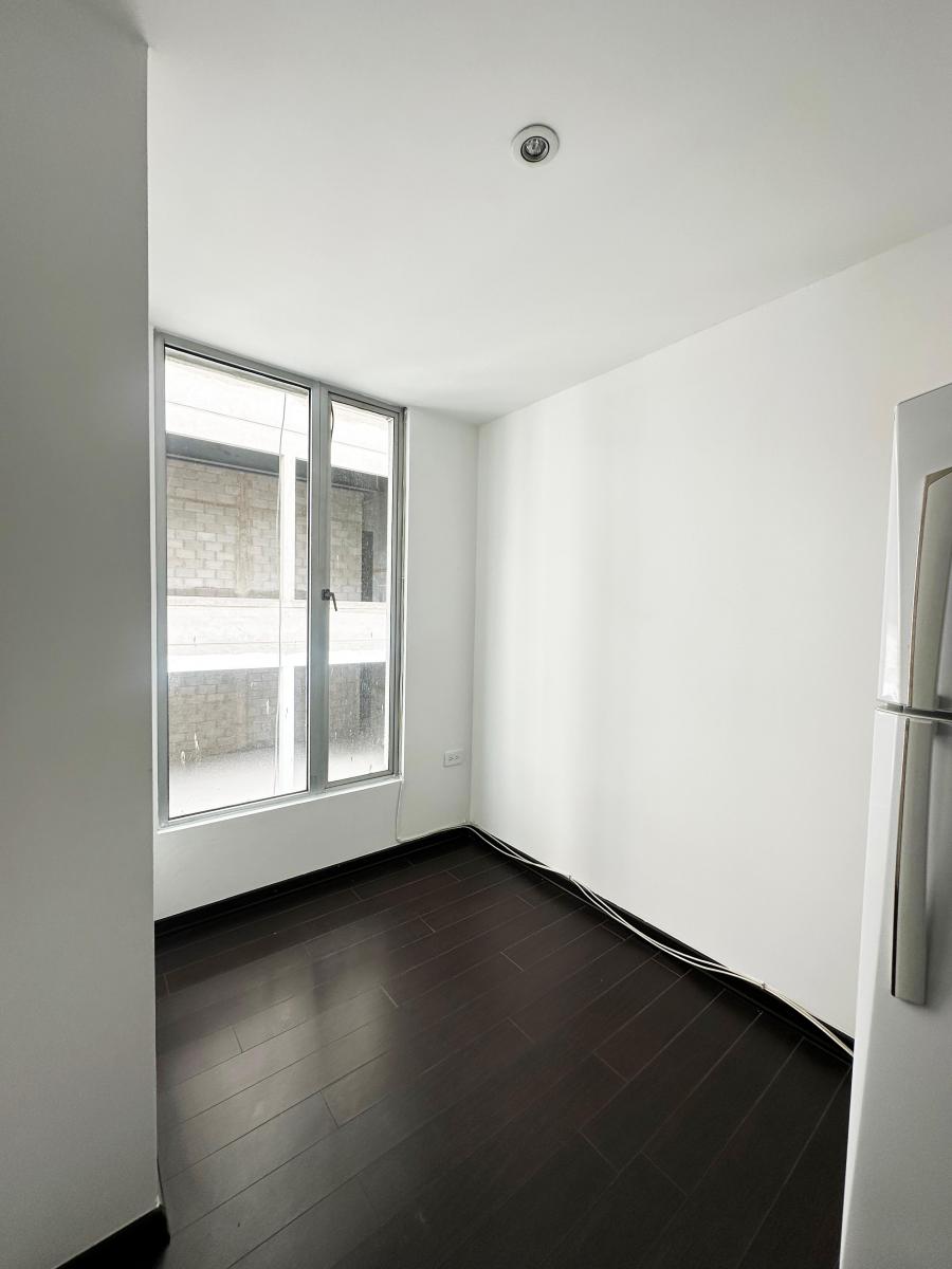 Vendo Hermoso y Cómodo Departamento Sector Republica del Salvador — imagen 4