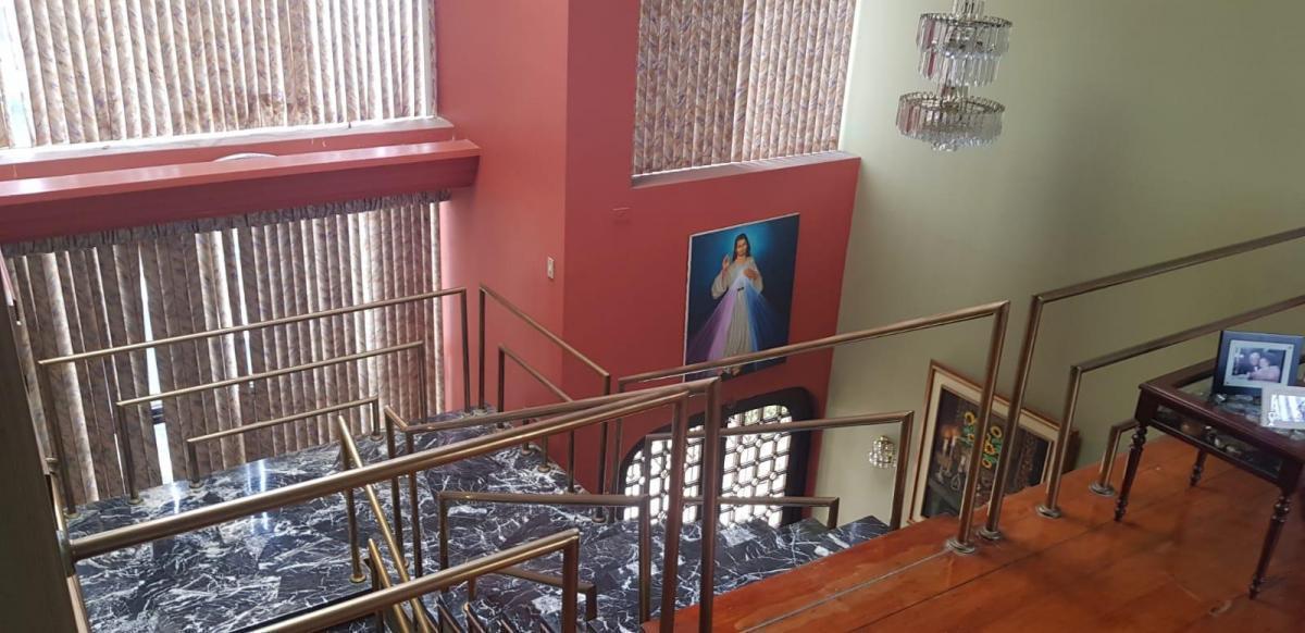 En Venta Casa en Los Ceibos de 5 Habitaciones - Mae. Recalde, Guayas — imagen 5