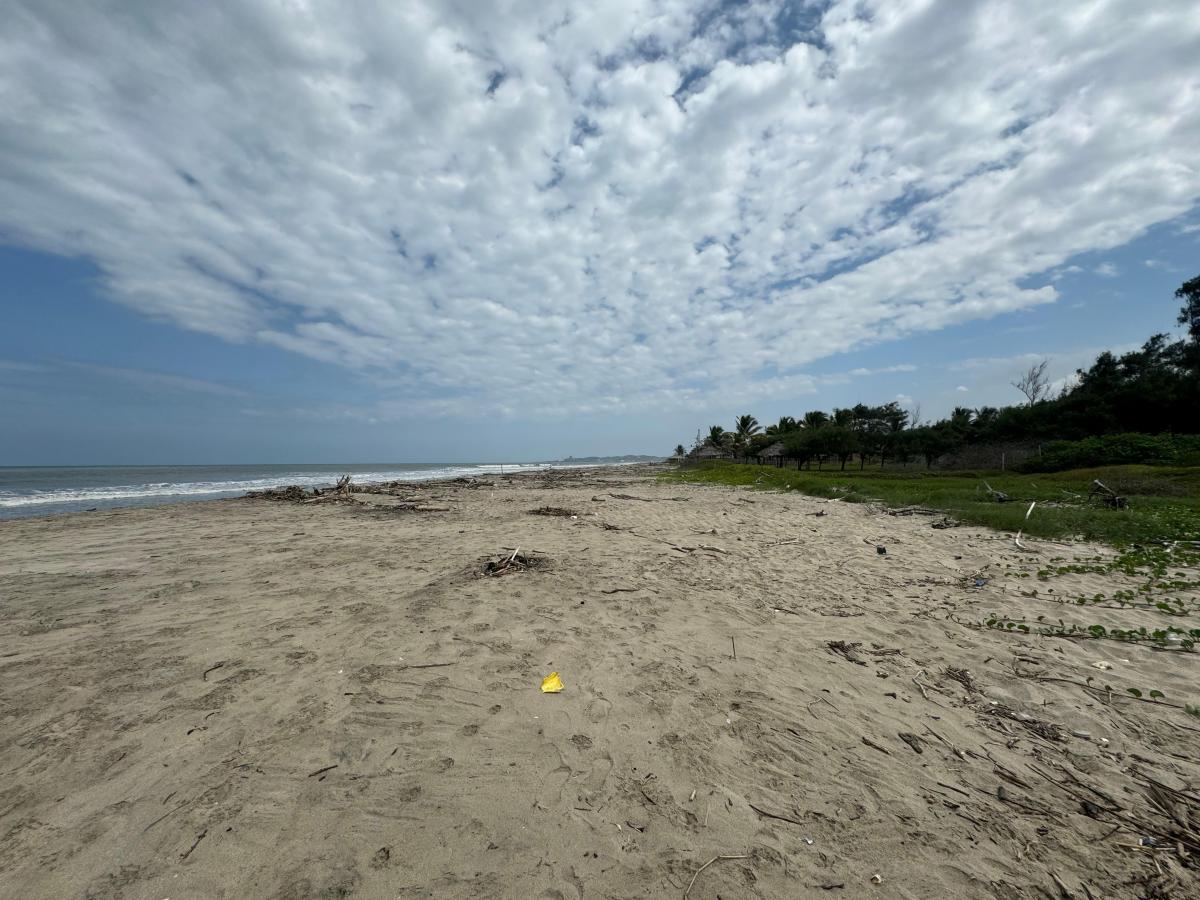 Terreno Al Pie del Mar en Venta en Playas, Guayas — imagen 3