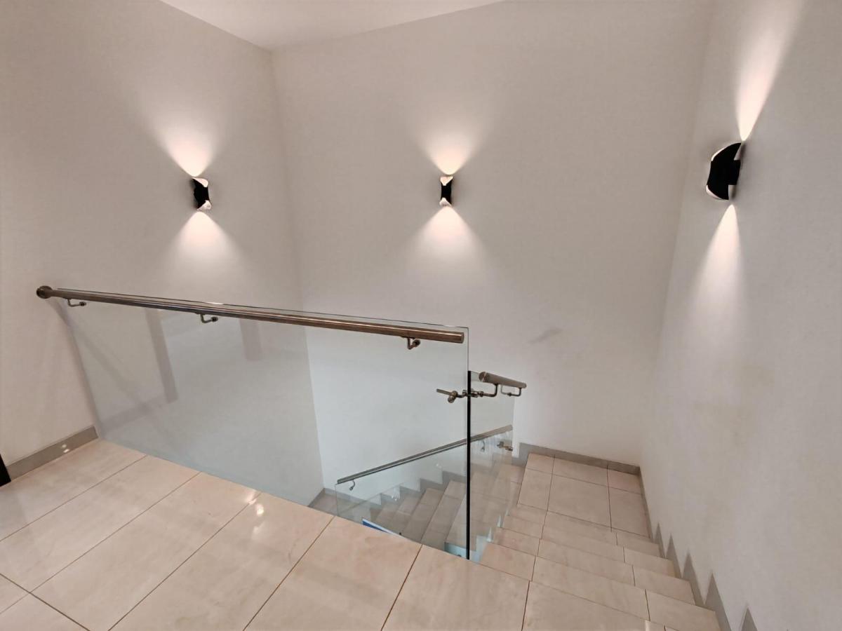 Venta Casa de Estreno - Km 3 Vía a Samborondón - Acabados de Lujo (W. L), Guayas — imagen 5