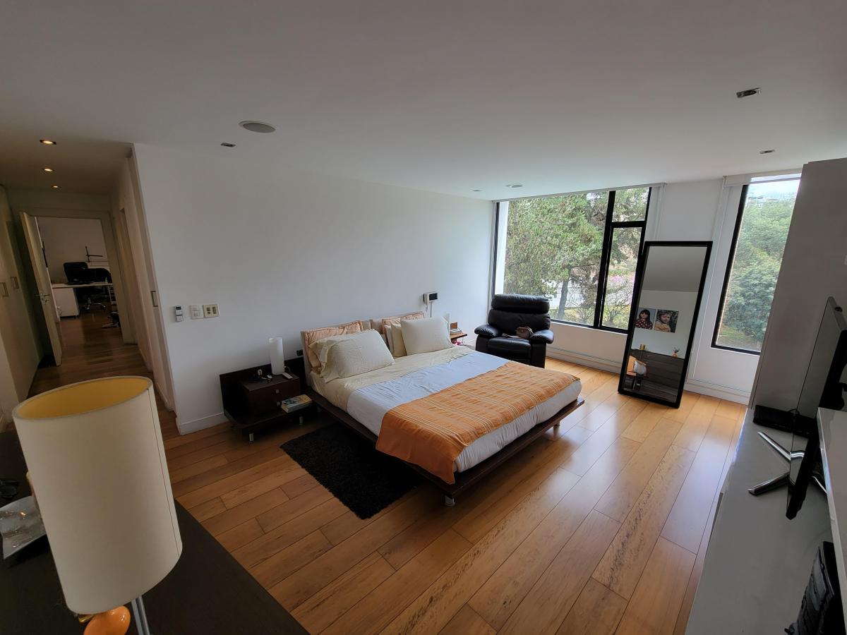 Departamento Amoblado de Venta en El Sector Quito Tenis de 325 m con Terraza Privada — imagen 3