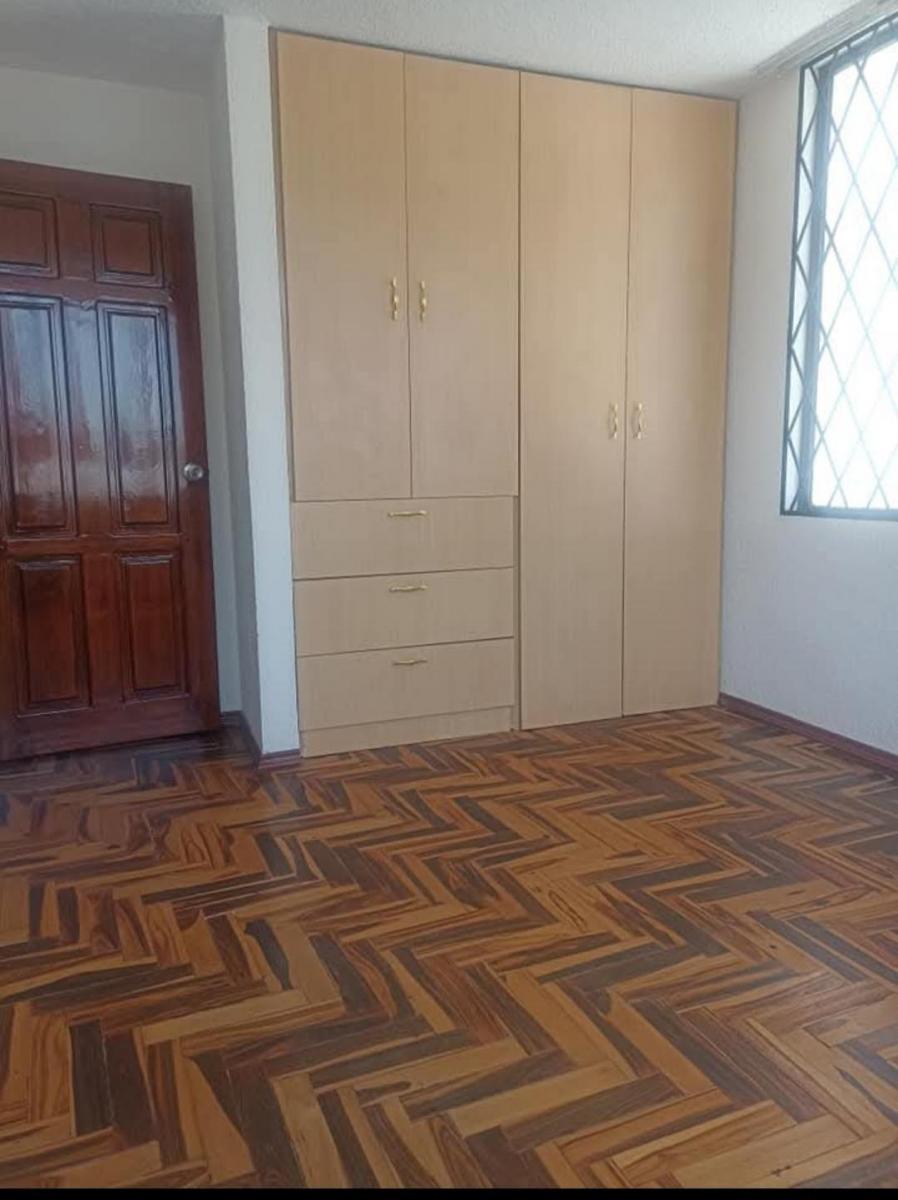 En Venta Hermosa y Amplia Casa, Quito Norte, Cerca Colegio Alvernoa — imagen 5