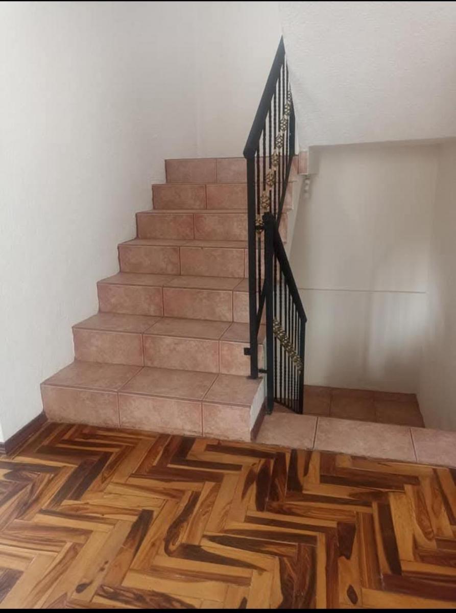 En Venta Hermosa y Amplia Casa, Quito Norte, Cerca Colegio Alvernoa — imagen 3