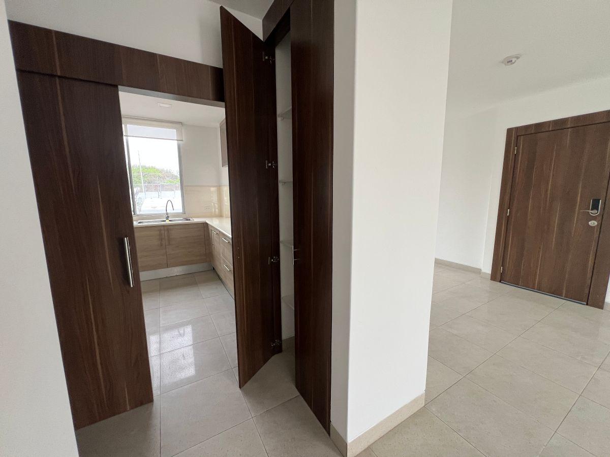 Se Vende Dpto. en Bosques de Los Ceibos con Ascensor, Guayas — imagen 3