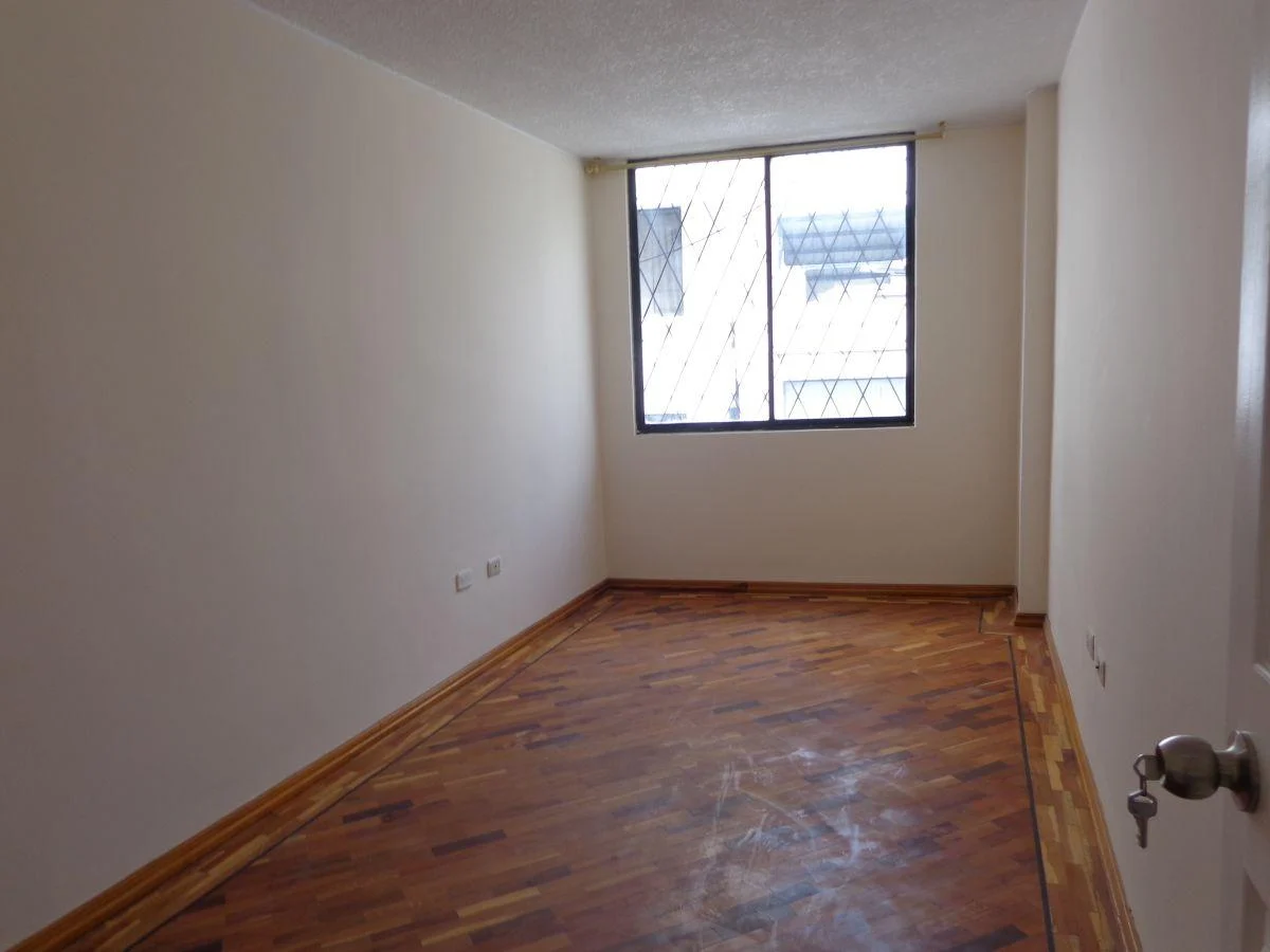 Tu Hogar Ideal en El Sector 23 de Junio: Amplio, Seguro y con Luz Natural. Provincia de Pichincha — imagen 3