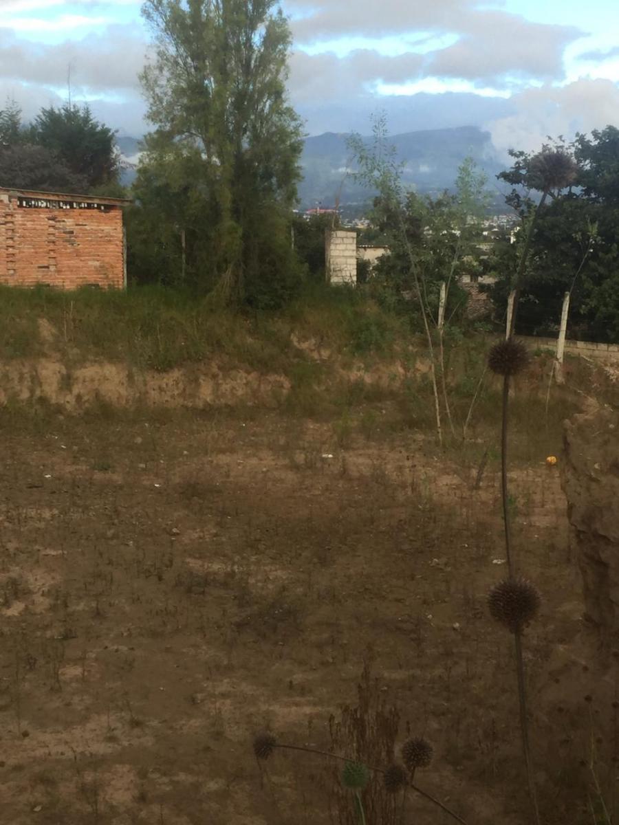 Buen Terreno Independiente 1086 m² Centro de Cumbayá con Proyecto de Suites — imagen 3