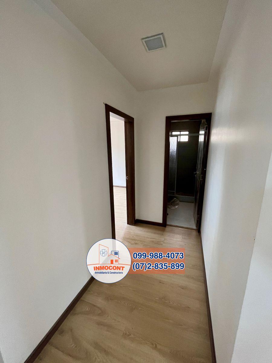 Casa de Tres Plantas en Venta Dentro de Seguro Condominio, Azuay — imagen 3