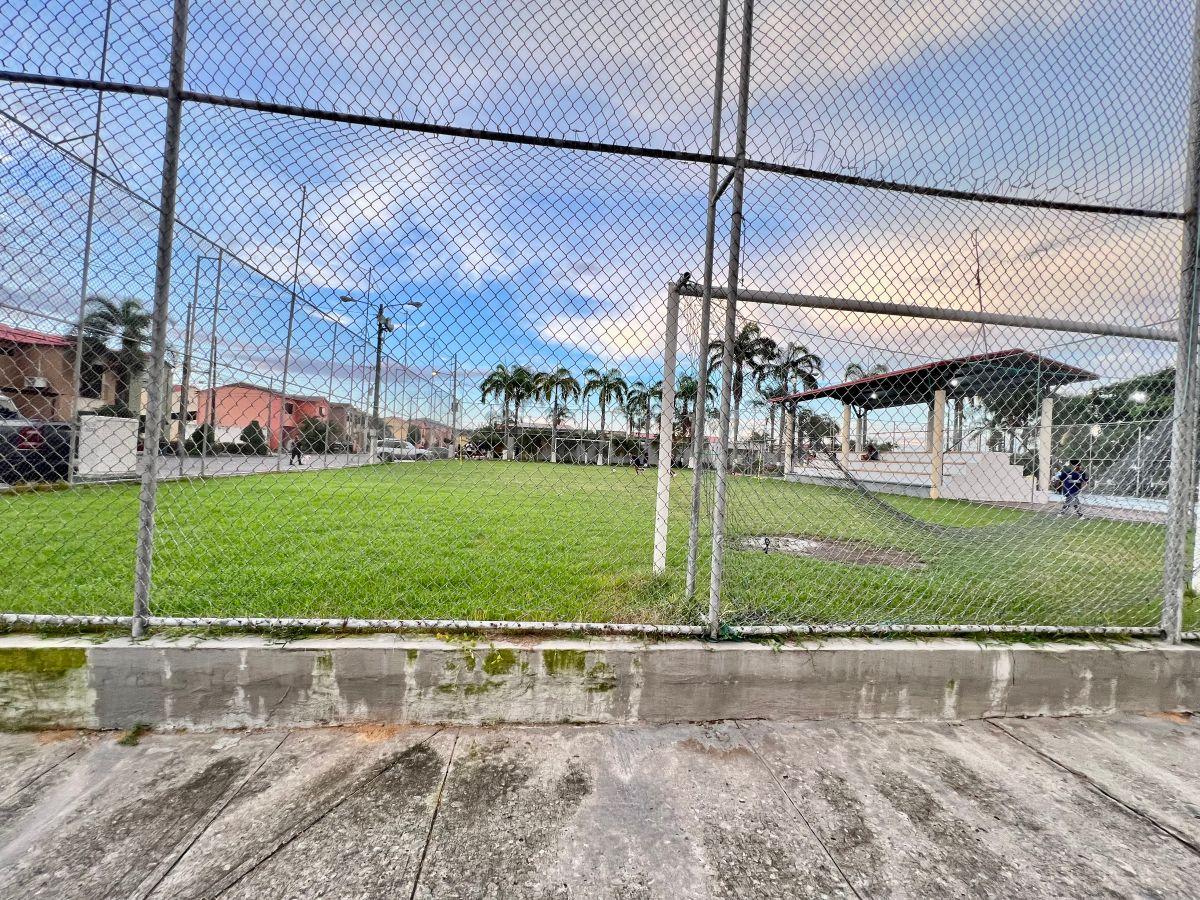 Se Vende Terreno Esquinero en Urbanización Villa Club, Guayas — imagen 4
