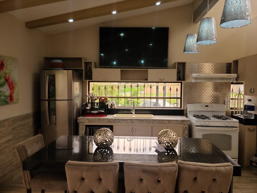Casa de Venta en La Urbanización Condado de Vicolinci, Guayas — imagen 3