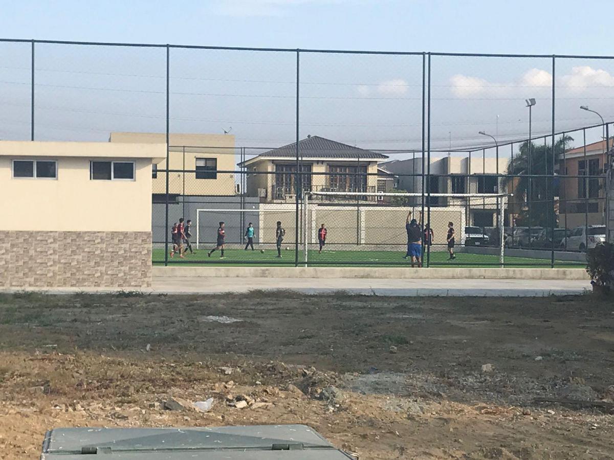 Terreno Esquinero de 330 m² Junto Al Río en Vicriel, Daule - m. Villegas, Guayas — imagen 3