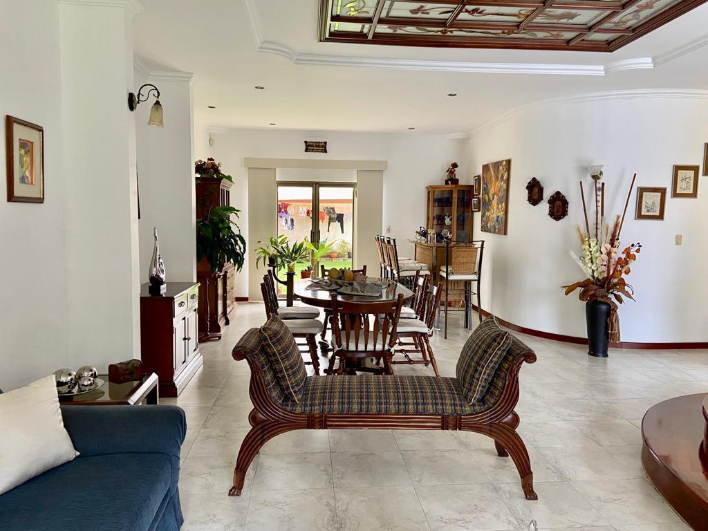 Hermosa Casa en Venta, Sector El Constitucional, Azuay — imagen 5