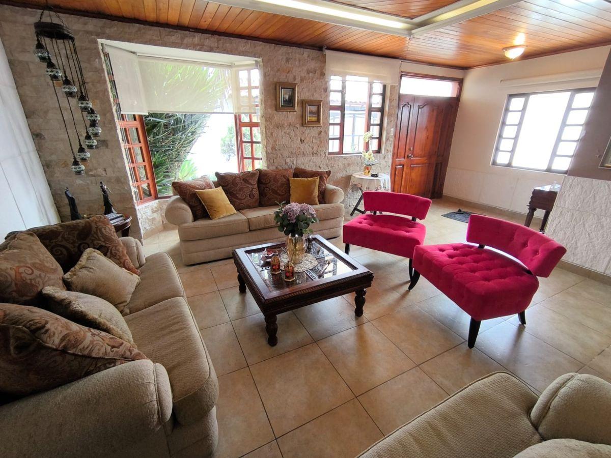 C/ San Isidro del Inca, Casa Independiente de 357 m² en Venta, Terreno de 552 m² — imagen 7